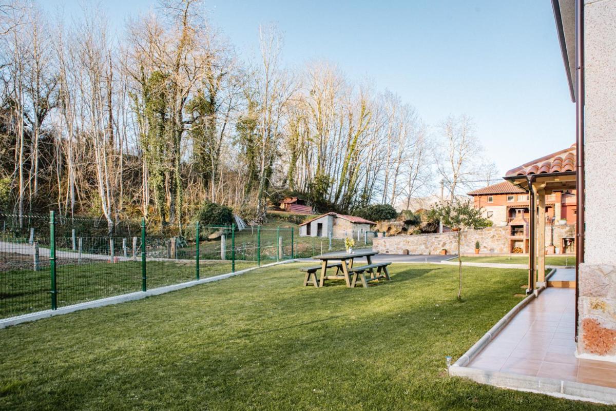 Apartamentos La Cortina Cangas de Onis Exterior photo
