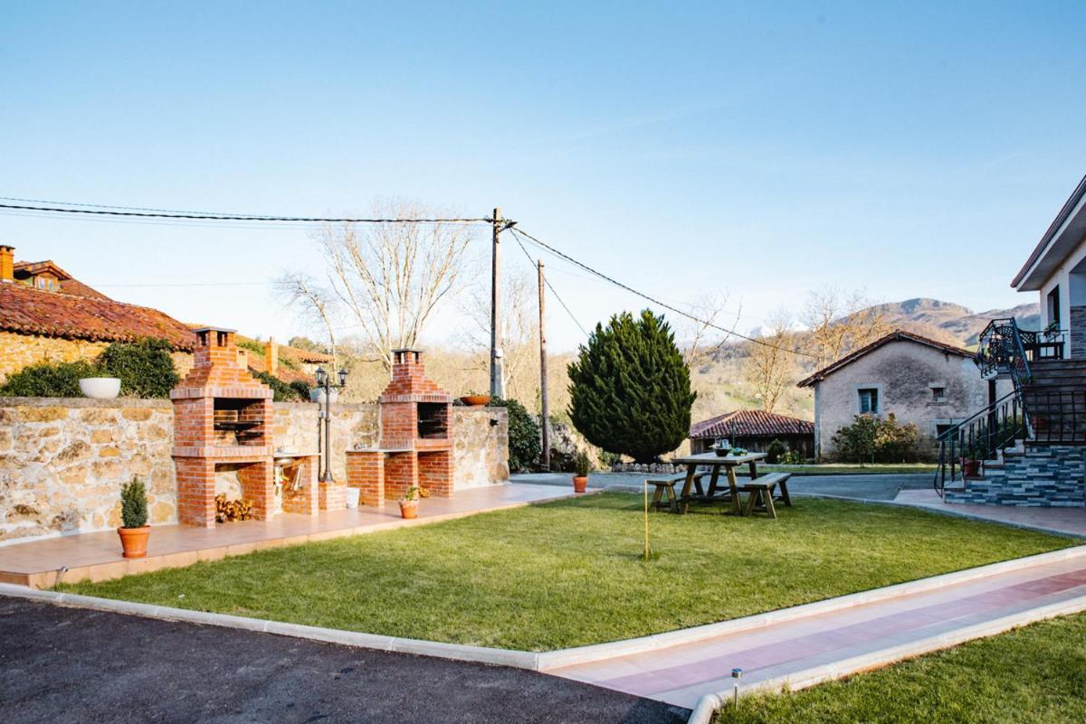 Apartamentos La Cortina Cangas de Onis Exterior photo